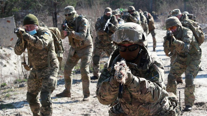 Lực lượng dân quân ly khai của nước cộng hòa tự xưng Donetsk (DPR) đã thất bại trong việc kìm giữ chân quân đội Ukraine ở phía nam của nước cộng hòa này. Kết quả là quân Ukraine đã chọc thủng được tuyến phòng thủ của lực lượng dân quân ly khai và tiến sâu vào lãnh thổ của DPR khoảng 1,5 km.