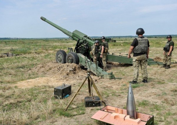 Quân đội Ukraine đã tiến hành pháo kích dữ dội, cùng với đó là hỏa lực của các loại hỏa khí bộ binh như ĐKZ SPG-9, pháo 30mm từ xe chiến đấu bộ binh BMP-2 cùng tham gia bắn phá dữ dội về phía lãnh thổ LPR.