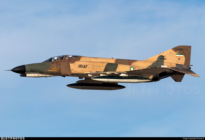 Sáu phi đội F-4 của Iran hiện đang hoạt động, bao gồm một phi đội trinh sát với khoảng 6-10 chiếc RF-4E và năm phi đội chiến đấu, với số lượng khoảng 62-66 máy bay chiến đấu F-4D và F-4E, với số lượng trung bình mỗi phi đội khoảng 13 chiếc.