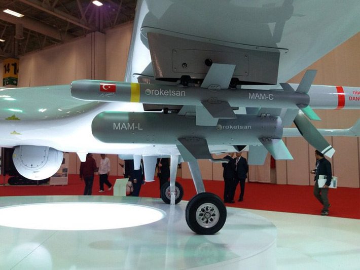 Hơn nữa, theo các nguồn tin của Quân đội Ukraine, tất cả các chuyến bay gần đây của UAV TB2 đều được trang bị tên lửa MAM-C. Điều này cũng xác nhận thông tin về việc quân đội Ukraine đã sử dụng những chiếc UAV TB2 mới này.