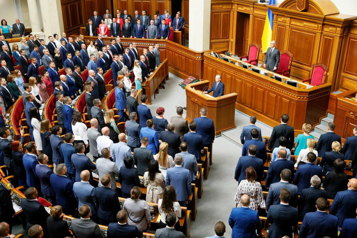 “Nếu luật này được thông qua, thì Kiev sẽ tuyên bố rút khỏi thỏa thuận Minsk. Và như chúng ta thấy từ các sự kiện ở Verkhovna Rada (Quốc hội Ukraine), quá trình thông qua dự luật này đang diễn ra sôi nổi”, Ngoại trưởng Nga Sergei Lavrov cho biết.