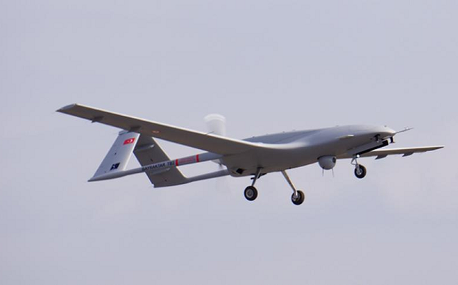 Trước tình hình leo thang căng thẳng, loại UAV Bayraktar TB2 mà Ukraine nhập của Thổ Nhĩ Kỳ, đã được nước này sử dụng để tấn công vào các vị trí của dân quân DPR ở Kominternovo; hiện tại những cuộc tiến công của Ukraine trùng khớp với những chuyến bay của loại UAV này qua khu vực Donbass.