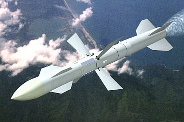 R-27 là loại tên lửa sử dụng phương pháp dẫn đường bằng radar bán chủ động Homing, được đánh giá tiên tiến nhất thế giới; nhưng khả năng của nó kém xa so với các tên lửa hiện đại sử dụng dẫn đường bằng radar chủ động như R-77 hay AIM-120C/D của Mỹ, Meteo của châu Âu, hoặc PL-15 của Trung Quốc.
