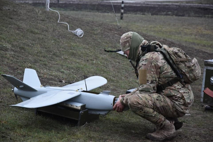 Cách đây vài ngày, cũng đã diễn ra một tình huống tương tự, Quân đội Ukraine cũng đã bắn hạ một máy bay không người lái của cảnh sát Ukraine; điều này đã dẫn đến một vụ bê bối nghiêm trọng.