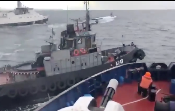 Tuy nhiên, tàu Donbass không thực sự nguy hại, vì trang bị của nó không tạo ra mối đe dọa; tuy nhiên hải trình của nó là nhằm theo hướng Eo biển Kerch, sau khi có thông tin rõ ràng rằng con tàu đang cố xâm phạm lãnh hải của Nga. Nhưng đến cách eo biển Kerch khoảng 20 hải lý, tàu chiến Nga đã ngăn chặn tàu Donbass.