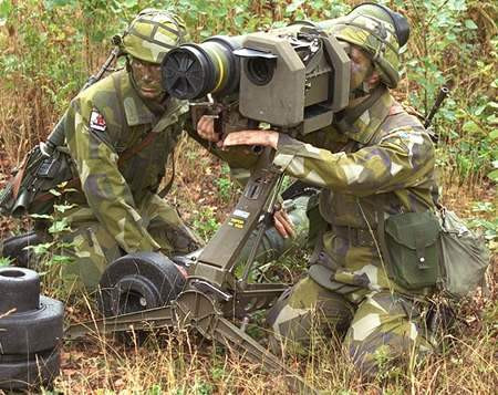 Vào những năm 1980, công ty quốc phòng Bofors của Thụy Điển đã có một cách tiếp cận khác khi thiết kế tên lửa chống tăng Bill, khi loại tên lửa này chuyên tấn công phần đầu xe tăng.