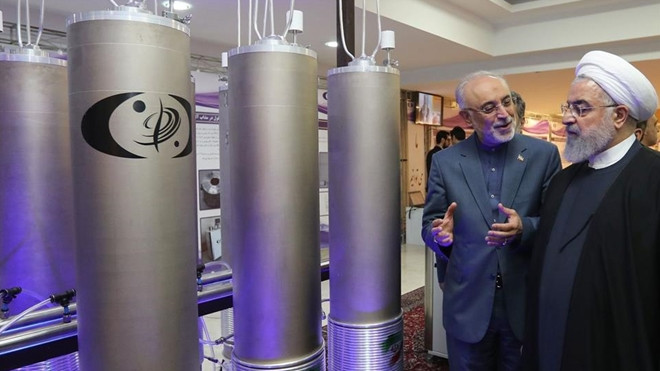 Kể từ giữa những năm 1980, khả năng Iran phát triển vũ khí hạt nhân, đã thu hút mối quan tâm đáng kể đối với phương Tây; và mối quan tâm ngày càng tăng theo thời gian, khi tiềm lực nền kinh tế và quốc phòng, cũng như tham vọng của Iran ngày càng tăng.