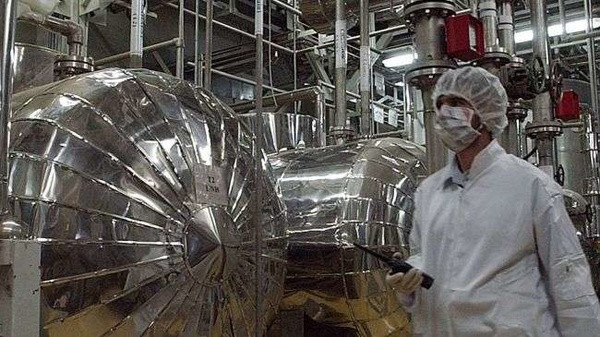Các cáo buộc về chương trình vũ khí hạt nhân của Iran, được coi là lý do chính cho một loạt chính sách thù địch đối với Tehran, bao gồm đe dọa chiến tranh, chuẩn bị cho các cuộc tấn công phòng ngừa tiềm tàng vào các cơ sở hạt nhân của Iran.