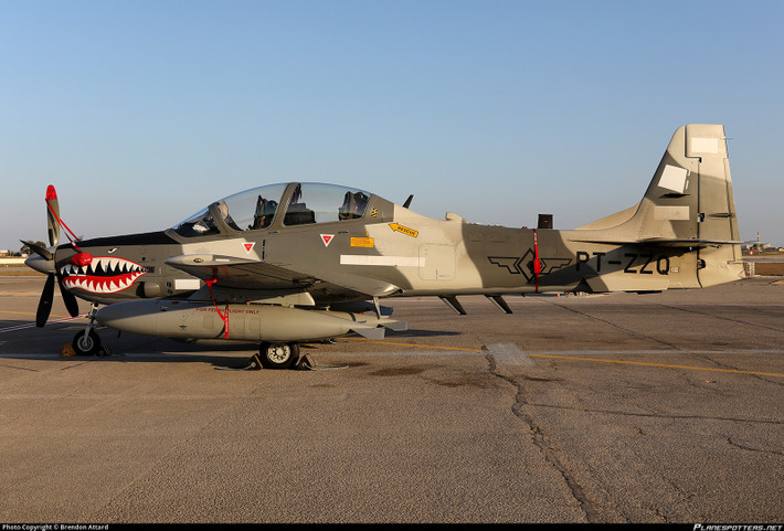 Hơn nữa, ngay cả khi Mỹ chuyển giao máy bay cường kích Embraer EMB 314 Super Tucano cho Không quân Ukraine, thì quân đội Ukraine cũng chưa thể sử dụng chúng; đơn giản là Không quân Ukraine không có phi công, cũng như thợ kỹ thuật để khai thác, sử dụng những chiếc máy bay này. Nguồn: Damb.