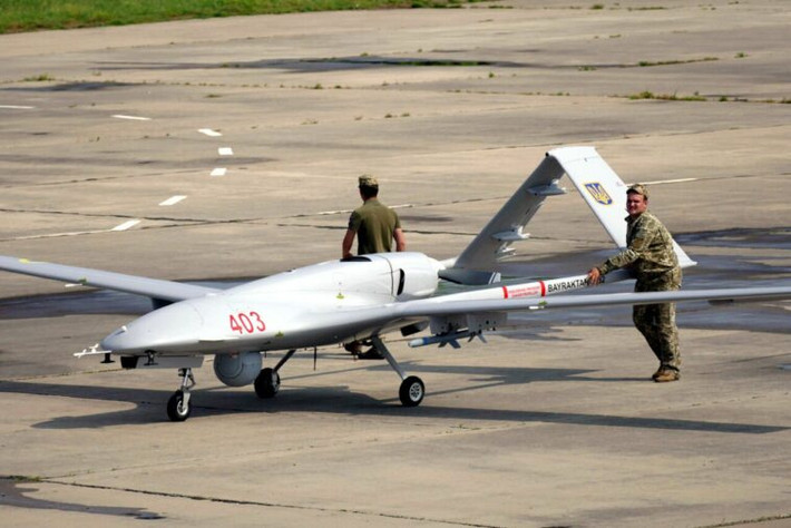 Có khả năng Quân đội Ukraine sẽ thực hiện các cuộc tấn công bằng vũ khí chính xác cao, khi sử dụng máy bay không người lái vũ trang Bayraktar TB2 mà nước này rất kỳ vọng; hoặc sử dụng UAV này, để quan sát và sửa bắn cho pháo binh tầm xa.