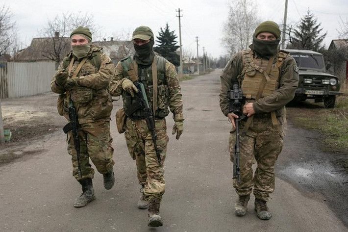 Bất kỳ chi tiết nào về cuộc tấn công của Quân đội Ukraine theo hướng Luhansk vẫn chưa có bình luận nào; mặc dù tình hình trong khu vực rất căng thẳng. Hiện tại dân quân LPR đã chủ động thực hiện các biện pháp triển khai lực lượng vào các điểm chốt chiến đấu.