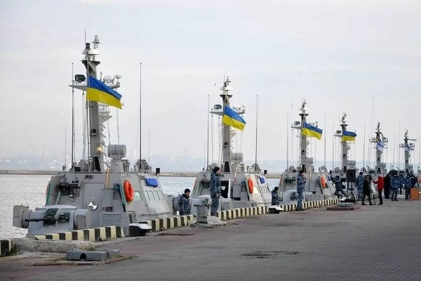 Quan hệ Ukraine – Nga vẫn có những bước leo thang căng thẳng mới; sau tuyên bố của người đứng đầu Bộ Quốc phòng Ukraine rằng, Hải quân Ukraine có kế hoạch xây dựng ít nhất hai căn cứ hải quân ở Biển Azov và Biển Đen và cho tàu chiến NATO triển khai ở đó.