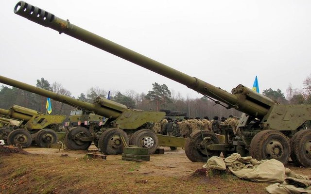 Theo thông tin của truyền thông Nga, vài giờ trước, quân đội Ukraine đóng tại khu vực đường giới tuyến gần Donetsk, đã bắt đầu cuộc tấn công quy mô lớn vào khu dân cư Yasinovatoe, bằng pháo hạng nặng 122 ly và 152 ly; gây ra nhiều thiệt hại cho phía DPR.