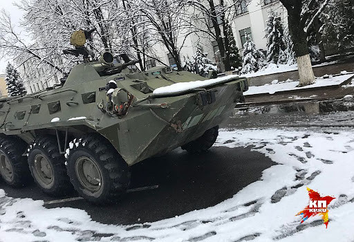 Quân đội Ukraine đã đưa xe bọc thép tới khu vực chỉ cách lãnh thổ của nước cộng hòa tự xưng Lugansk 8 km; sau khi các đơn vị của Quân đội Ukraine tấn công khu vực ly khai Lugansk lần đầu tiên sau 4 năm.