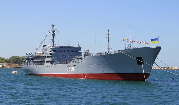 Hoặc trong trường hợp cực đoan, tàu U-500 Donbass bị phá hủy, đặc biệt vì khu vực này là vùng biển được Nga bảo vệ cao nhất. Hiện vẫn chưa rõ mục đích của hành động khiêu khích của Ukraine nhằm mục đích gì, vì chính Kiev cũng chưa thể giải thích được hành động của họ.