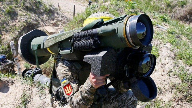 Ông Yermak cũng nhắc lại rằng, Ukraine đã nhận được hệ thống tên lửa chống tăng Javelin và các thiết bị quân sự khác từ Mỹ; “Tổng thống Mỹ nói rằng, Mỹ sẽ cung cấp mọi hỗ trợ quân sự cần thiết, để Ukraine có thể đẩy lùi bất kỳ cuộc tấn công nào vào lãnh thổ của mình” và khẳng định, “Mỹ thực sự hợp tác với Ukraine, như một đối tác chiến lược”.