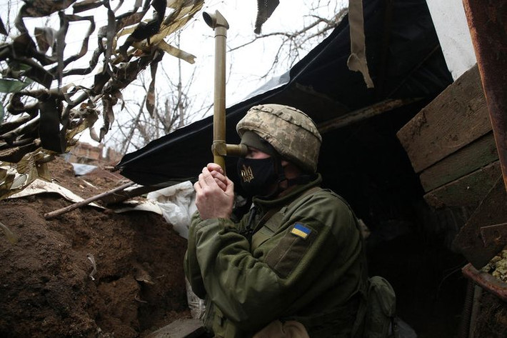 “Không có Quân đội Ukraine trong làng, cũng như không có những quan sát viên của OSCE, hay tình nguyện viên Chữ thập đỏ và LHQ. Tôi không biết thông tin đến từ đâu mà cư dân Staromaryevka chỉ còn ba ngày để sơ tán, nhưng họ mang gia súc, đồ dùng gia đình và đã bắt đầu rời làng”, tình nguyện viên của Donetsk, Andrei Lysenko đã bình luận về tình hình.