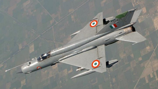 Sau khi Liên Xô tan rã, các quốc gia sử dụng MiG-21 cảm thấy khó khăn và không thể giữ máy bay của họ hoạt động được nữa. Tuy nhiên, nhiều lực lượng không quân vẫn tiếp tục sử dụng MiG-21 và các biến thể của nó do Trung Quốc sản xuất.