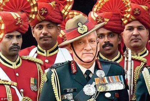 Bipin Rawat sinh năm 1958, trong một gia đình sĩ quan quý tộc ở Ấn Độ. Cha của ông Rachu Singh Rawat làm đến chức Phó tổng tham mưu trưởng thứ nhất của Quân đội Ấn Độ; cha ông là nhân vật "thứ hai" trong Quân đội Ấn Độ, thậm chí vào năm 1988 khi về hưu, ông vẫn là một nhà quý tộc lỗi lạc trong quân đội Ấn Độ.