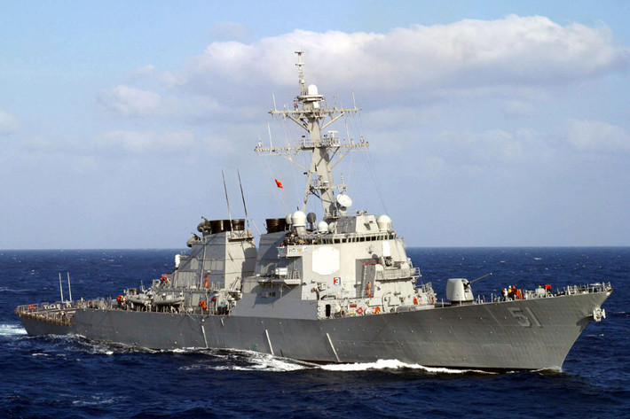Được biết, vụ việc trên xảy ra trong lúc tàu khu trục của Hải quân Mỹ USS Arleigh Burke đang hướng tới bờ biển Ukraine, qua một trong những khu vực mà tàu tên lửa Shuya của Nga “luyện tập”.