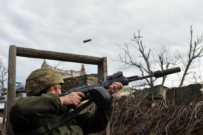 Trong khi đó, các đơn vị Quân đội Ukraine đóng tại làng Staromaryevka đã bị dân quân DPR bao vây. Sau khi dân quân DPR đẩy lùi thành công một số cuộc tấn công của Quân đội Ukraine vào Novaya Maryevka và ngăn chặn bước tiến của hai nhóm biệt kích và trinh sát về phía Telmanovo.