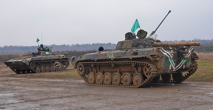 Các chuyên gia cho rằng, có khả năng Quân đội Ukraine đang tập trung đánh thăm dò vào các vị trí đóng quân của lực lượng dân quân; tuy nhiên cuộc tấn công bằng đạn pháo của phía Ukraine, cũng làm nhà cửa của dân thường bị hư hại nghiêm trọng.