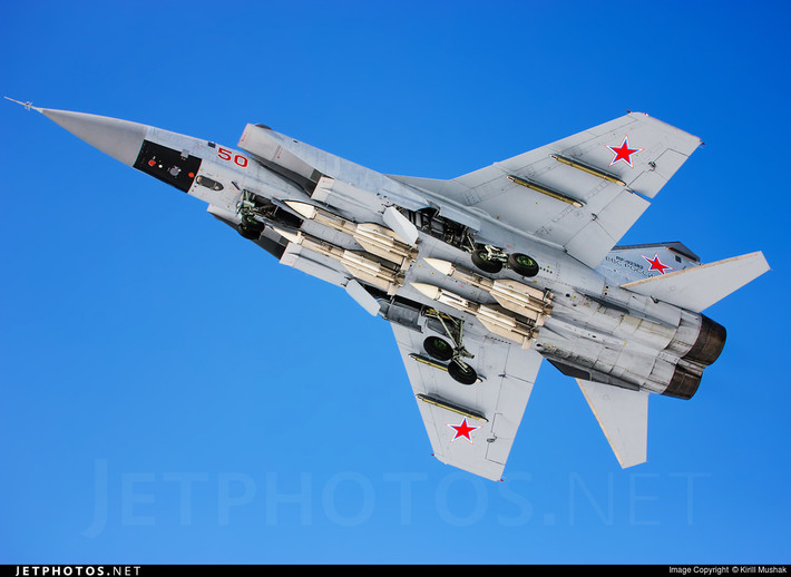 Hiện nay Nga đã chuyển tiêm kích đánh chặn MiG-31BM đến căn cứ quân sự ở Anadyr, căn cứ quân sự này nằm cách bang Alaska của Mỹ chỉ 600 km; vì vậy nếu cần, MiG-31BM có thể đến biên giới Mỹ chỉ trong 20 phút.