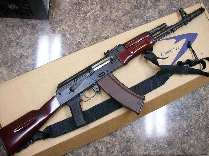Nguyên mẫu AK-74M là một vũ khí đã lạc hậu trên cả phương diện trang bị và mặt ý thức hệ vào đầu thế kỷ XXI; khi các đối thủ nước ngoài của nó tỏ ra hiệu quả hơn trên chiến trường; nhất là sự phát triển của các loại giáp chống đạn cá nhân mới.