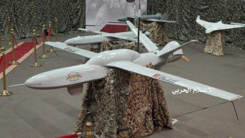 Lực lượng vũ trang Houthi cũng sử dụng nhiều loại UAV tấn công liều chết nhỏ hơn, bao gồm loại UAV Qasef-2K, v.v. Những UAV này được thiết kế để phát nổ trên không và thả đạn lựu sát thương trên phạm vi rộng.