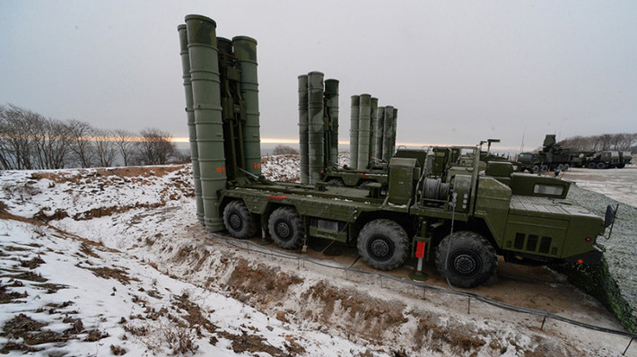 Tuy nhiên, liệu radar điều khiển hỏa lực của S-400 có thể hỗ trợ tên lửa 40N6 phát huy hết tác dụng ở tầm bắn 400 km hay không, đến này vẫn còn gây tranh cãi. Mặc dù tất cả các tên lửa này đều sử dụng đầu đạn phân mảnh có sức nổ cao, nhưng độ chính xác của chúng có thể không cao lắm.