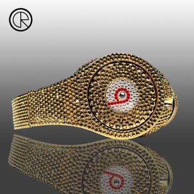 Chiếc tai nghe làm bằng vàng 24k phủ kín đá pha lê của thương hiệu By Dr. Dre.