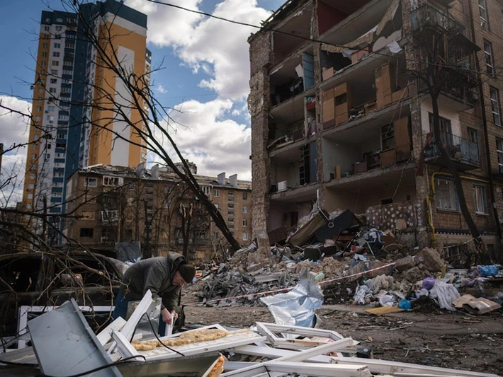 Lợi ích hiện tại của Quân đội Nga là 4 vùng ở miền đông Ukraine, những vùng này đã được sáp nhập vào Nga. Nói cách khác, Quân đội Nga phải kiểm soát được cả 4 vùng này mới cân nhắc đến việc đàm phán hòa bình, điều mà Ukraine hoàn toàn không chấp nhận. Vì vậy, việc ông Trump muốn kết thúc chiến tranh sẽ không dễ dàng và cần một quá trình dài, trong thời gian đó Nga và Ukraine sẽ tiếp tục giao tranh. Ảnh: Getty Images.
