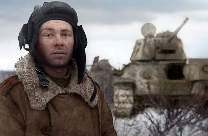 Mikhail Smirnov – một lái xe tăng chiến đấu T-34 của Hồng quân Liên Xô, sau khi chiến tranh kết thúc ông nhận được 3 huy chương và 4 huân chương.