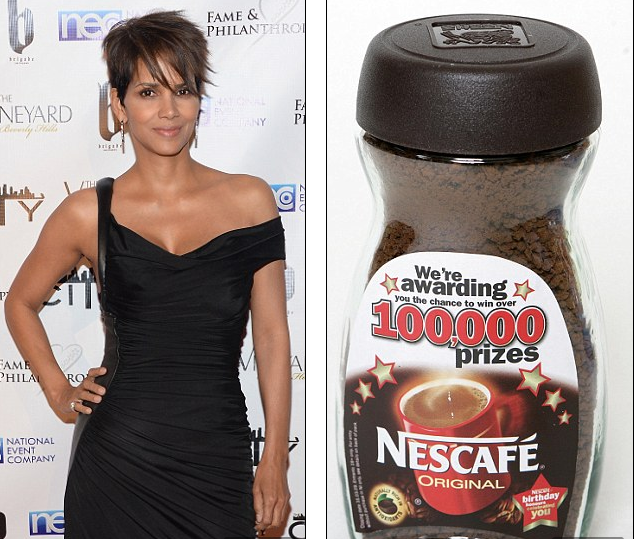 Halle Berry sử dụng cà phê để tẩy tế bào chết.
