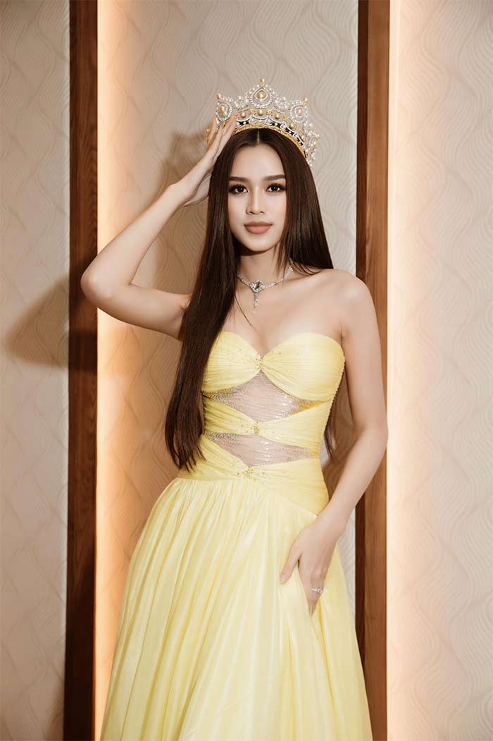 Cách trang điểm, lựa chọn trang phục cũng góp phần giúp mỹ nhân sinh năm 2001 xinh đẹp hơn.