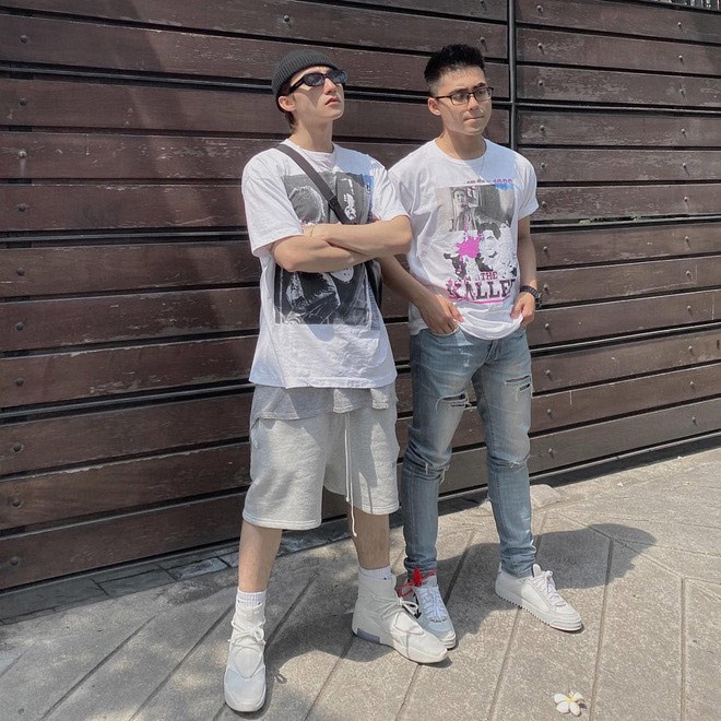 Ngoài ca hát, Việt Hoàng còn có đam mê với bóng đá.
