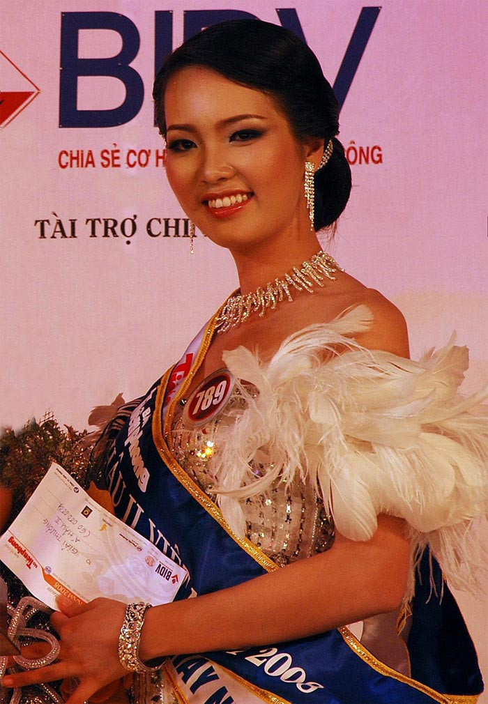 Khi lên ngôi Á hậu 2 Hoa hậu Việt Nam, Thuỵ Vân chưa được đánh giá cao nhan sắc như bây giờ.