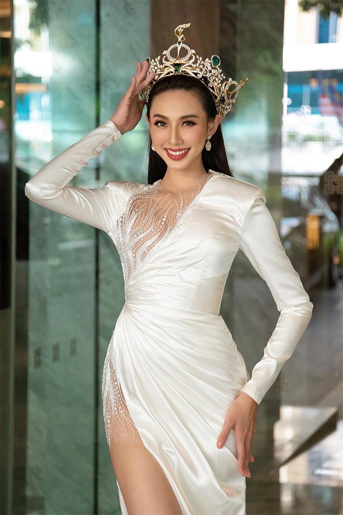 Cô từng đạt danh hiệu Á khôi 1 Hoa khôi Nam Bộ 2017, lọt vào Top 5 Hoa hậu Việt Nam 2018 cùng với giải thưởng Người đẹp Nhân ái. Năm 2021, Thùy Tiên lên ngôi Hoa hậu Hòa bình Quốc tế.
