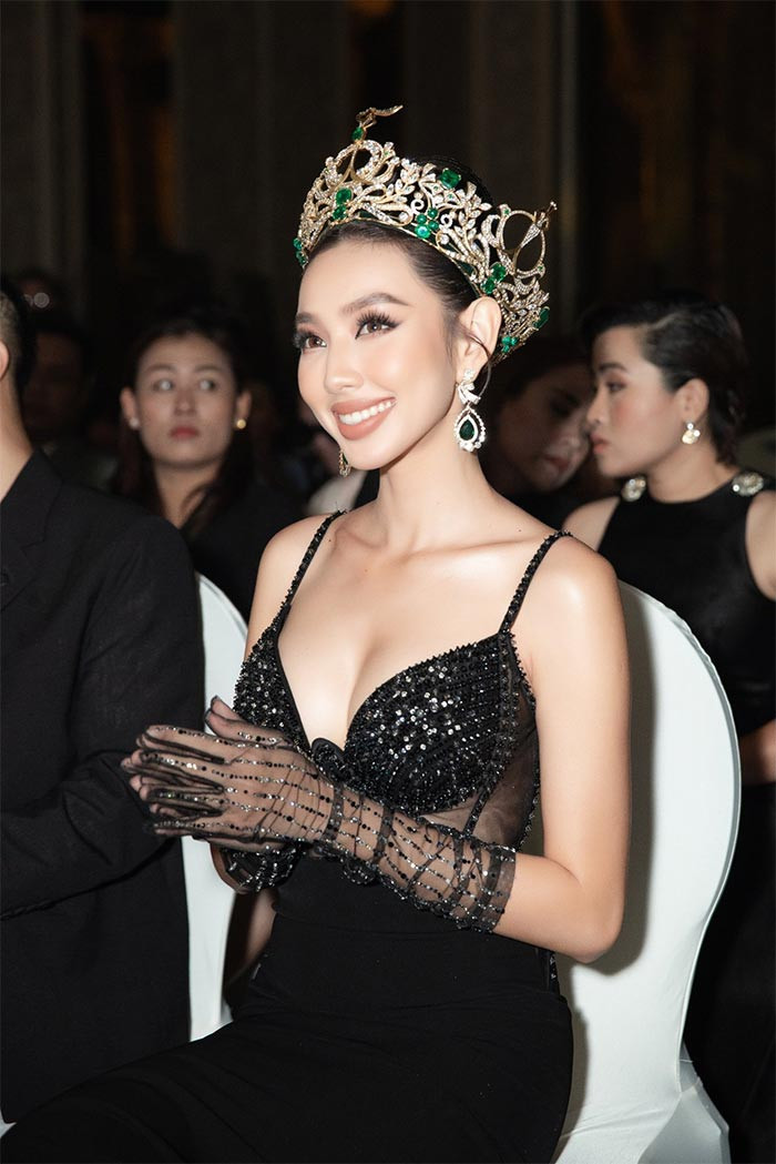 Nguyễn Thúc Thùy Tiên được đánh giá là đẹp cả vóc dáng lẫn khuôn mặt. Cô sở hữu chiều cao 1m70, số đo ba vòng 82-61-91cm.