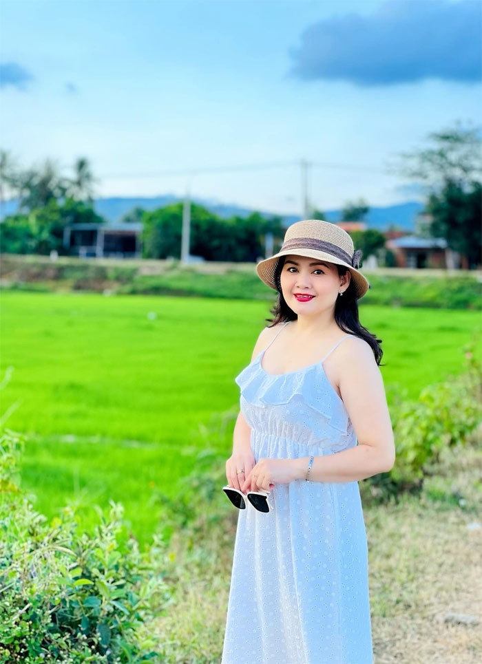 Mặc cho những lời đàm tiếu, Trinh Trinh tập trung lo vun vén gia đình, lo cho chồng, con chu đáo.