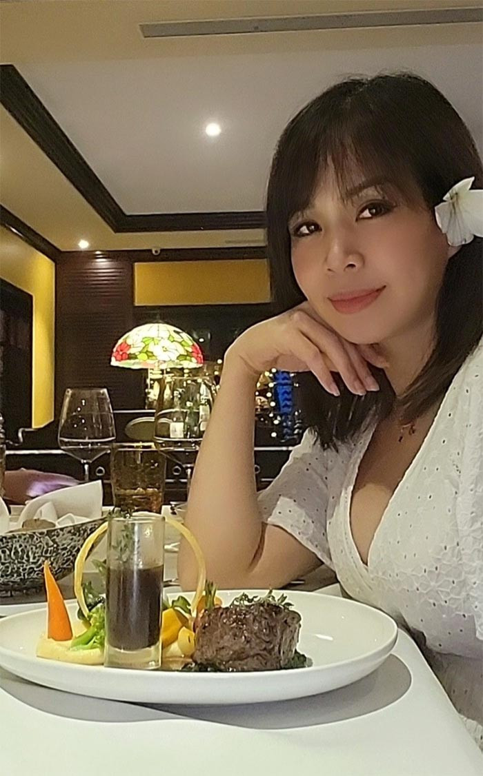 Cuộc sống hạnh phúc, viên mãn là một trong những lý do giúp cho vợ nam diễn viên sinh năm 1985 ngày càng thăng hạng nhan sắc.