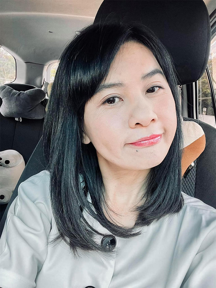 Làn da được chăm chút kỹ càng cũng là yếu tố quan trọng để cô Cát "lão hóa ngược".
