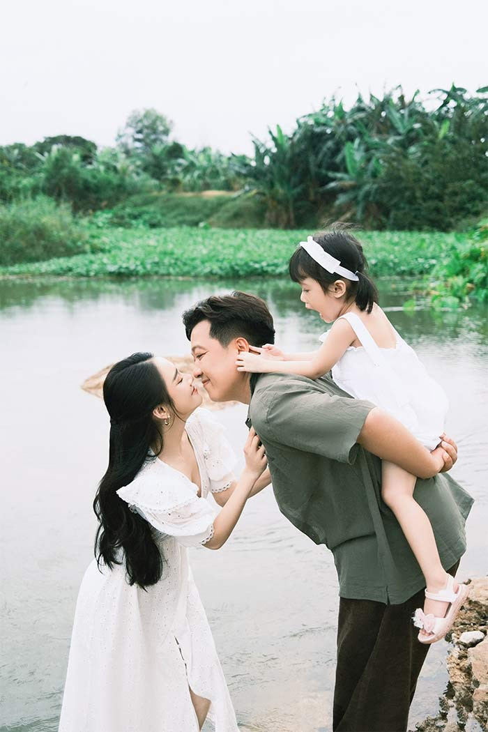 Nhân vật được quan tâm nhất trong bộ ảnh kỷ niệm của Trường Giang - Nhã Phương có lẽ là con gái Destiny.