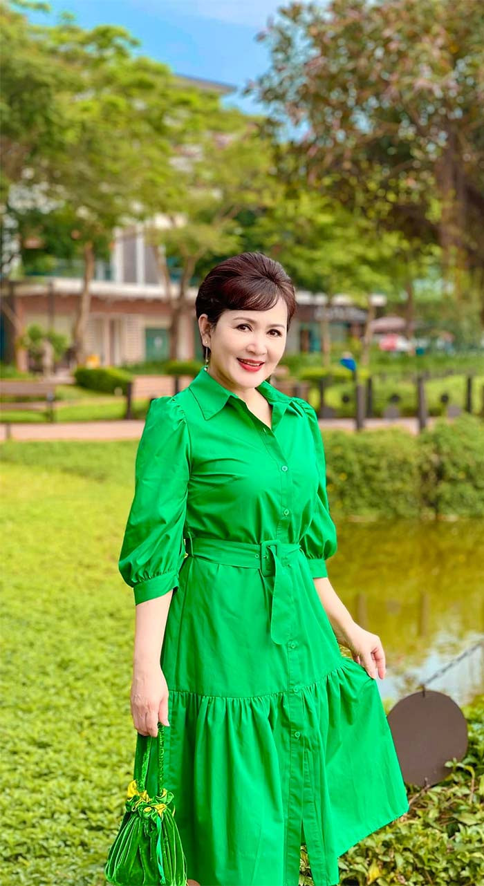 Ở tuổi U60, Minh Hòa vẫn sở hữu làn da, vóc dáng đáng ghen tị.