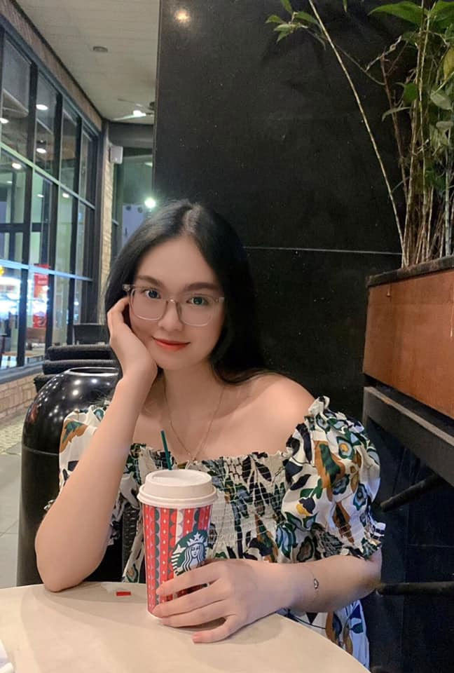 Ngoài đời, Thiện Nhân yêu thích phong cách thời trang nữ tính, nhẹ nhàng và có phần điệu đà.