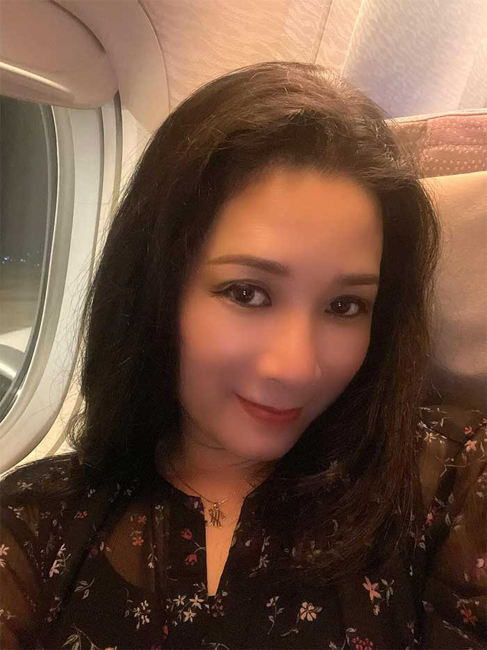 Vẻ đẹp của Thanh Thanh Hiền ẩn chứa trong ánh mắt, nụ cười và quyến rũ đến lạ dù cô đã ở tuổi U60.