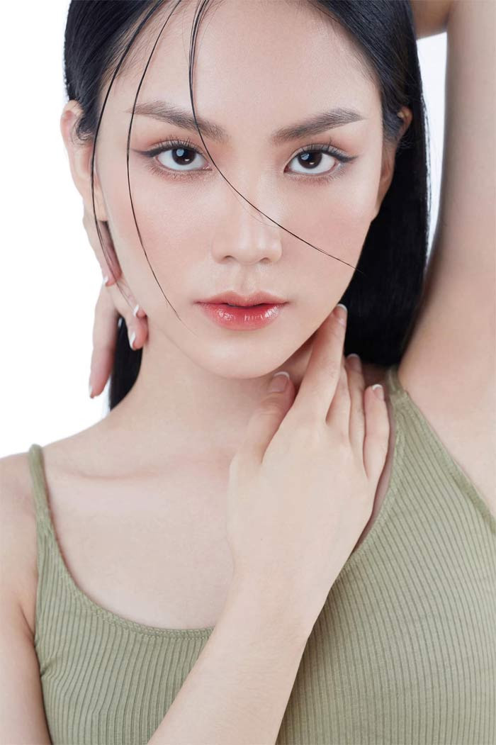 Mai Phương gây ấn tượng mạnh với khán giả bởi khả năng nói tiếng Anh lưu loát khi trả lời câu hỏi trong phần thi ứng xử.