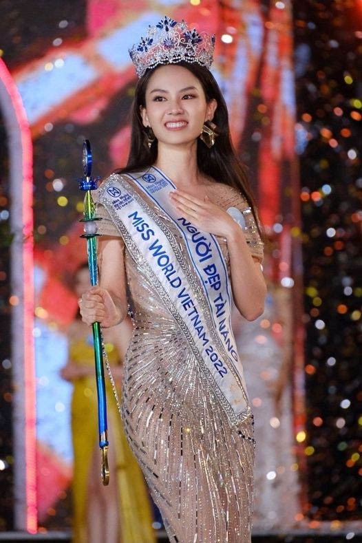 Ngay sau khi Huỳnh Nguyễn Mai Phương đăng quang Hoa hậu Thế giới Việt Nam 2022 vào tối 12/8, thông tin liên quan đến cô được mọi người đặc biệt quan tâm.