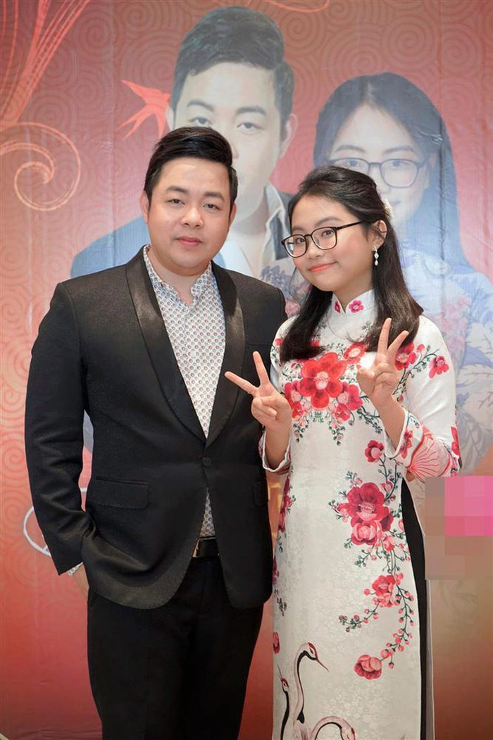 Tuy nhiên đến cuối năm 2019, Phương Mỹ Chi quyết định rời khỏi công ty giải trí của cha nuôi Quang Lê. (Ảnh: saostar.vn)