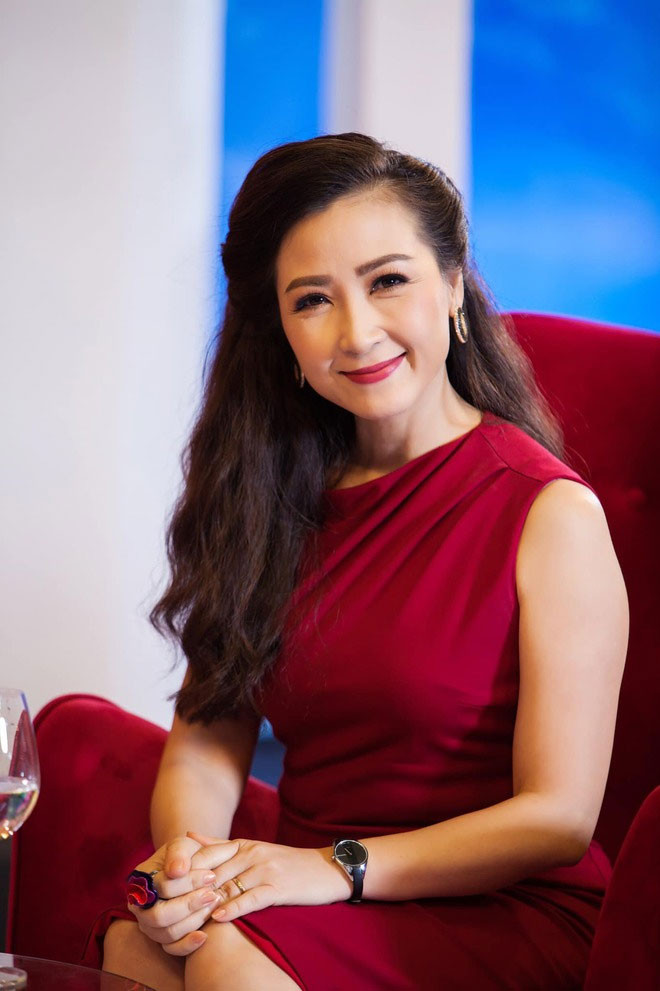 Sau khi vào TP.HCM sinh sống, Khánh Huyền ít diễn xuất hơn mà tập trung làm MC cho chương trình "Sức sống mới".